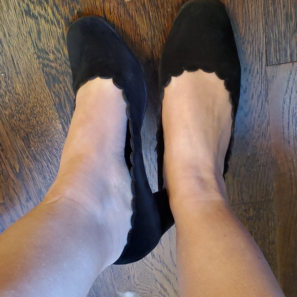 Jildor Pat Scalloped Black Pumps